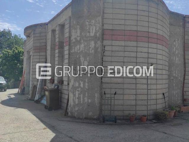 Terreno in vendita di 348 m² in Via Terrate
