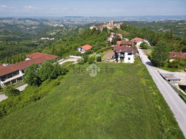 Terreno in vendita di 3400 m² in Via Umberto, 1