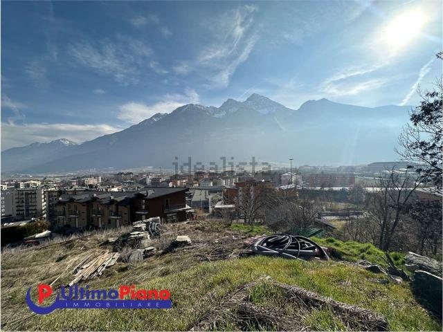 Terreno in vendita di 3418 m² in Via Jean Claude Mochet