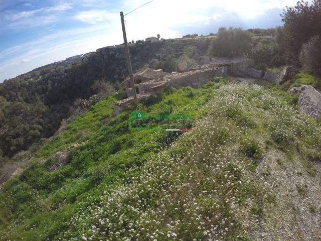 Terreno in vendita di 36000 m² in Via Gallinara, 16