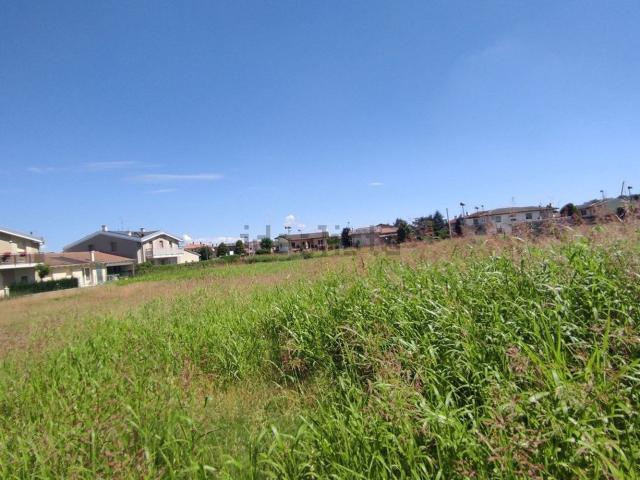Terreno in vendita di 3634 m² in Via Giovanni Bonato