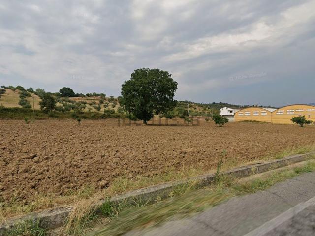 Terreno in vendita di 37870 m² in Via B. Telesio
