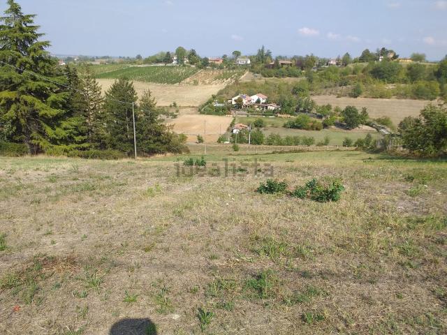 Terreno in vendita di 3860 m² in Strada Levante di Castello