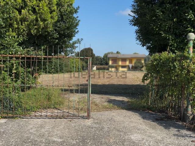 Terreno in vendita di 3880 m² in Via Seriola, 9