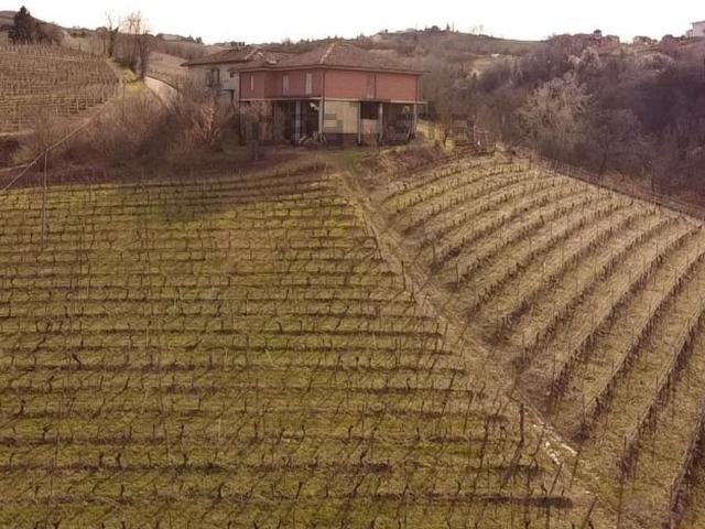 Terreno in vendita di 38000 m² in Località Castellero, 25