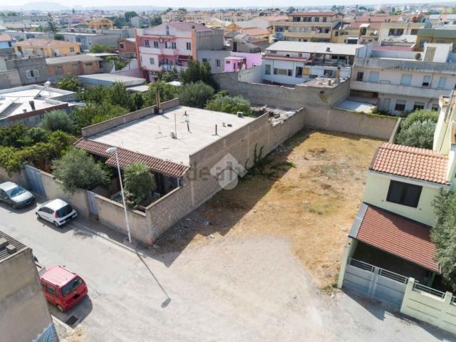 Terreno in vendita di 320 m² in Via Ottana