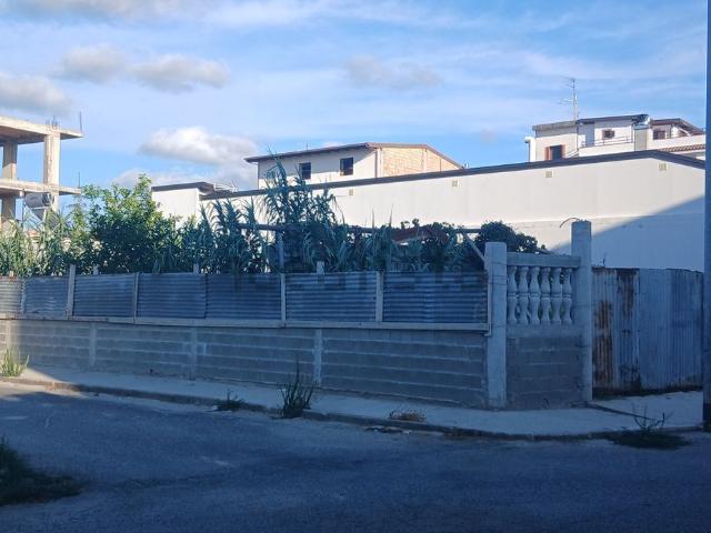 Terreno in vendita di 381 m² in Via Decima, 81