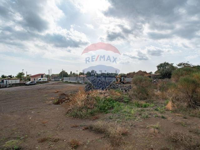 Terreno in vendita di 3900 m² in Via delle Sciare, 170