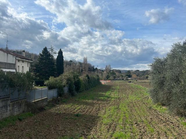 Terreno in vendita di 3913 m² in Strada della Romagna, 309