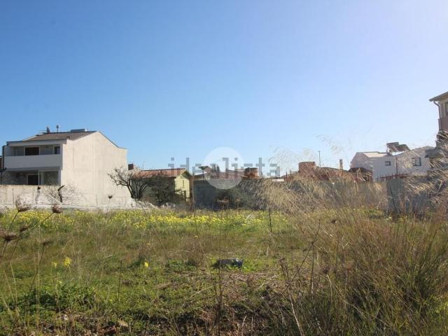 Terreno in vendita di 393 m² in Via Francesco Petrarca