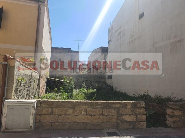 Terreno in vendita di 400 m² in Via F. Crispi, 2