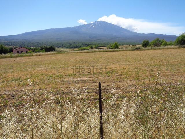 Terreno in vendita di 4030 m² in Contrada Lago, 2
