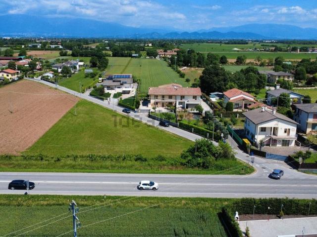 Terreno in vendita di 4186 m² in Via Loreggia di Salvarosa
