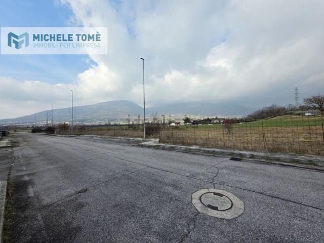 Terreno in vendita di 4276 m² in Traversa Circ Bran