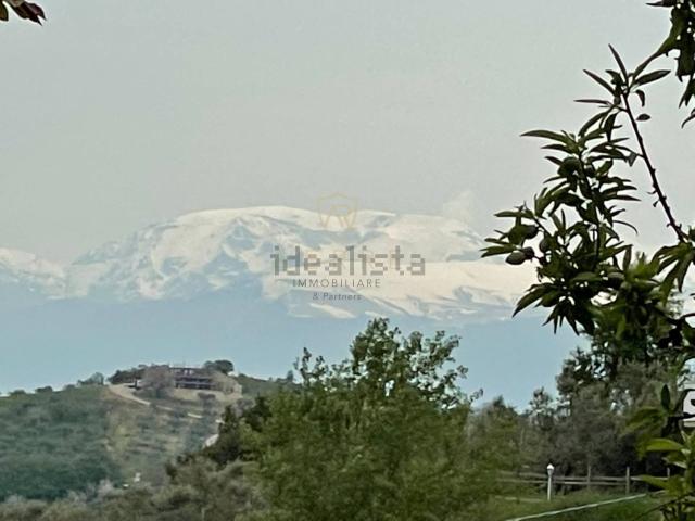 Terreno in vendita di 4220 m² in Via Palmerini
