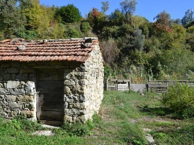 Terreno in vendita di 434 m² in Via Cava, 12