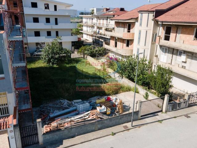 Terreno in vendita di 435 m² in Via Giacomo Matteotti