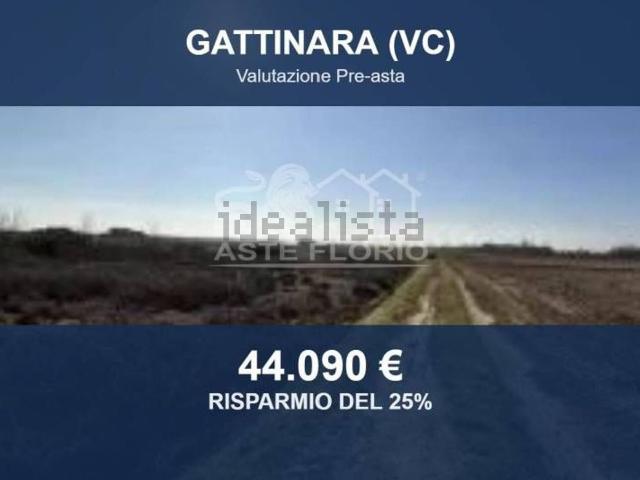Terreno in vendita di 43880 m² in Via Rovasenda