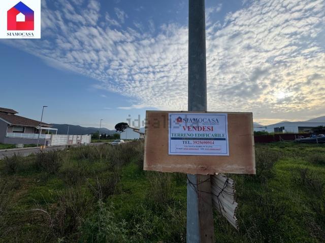 Terreno in vendita di 438 m² in Via Enrico Fermi