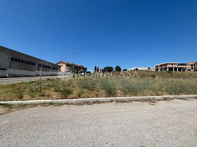 Terreno in vendita di 4330 m²
