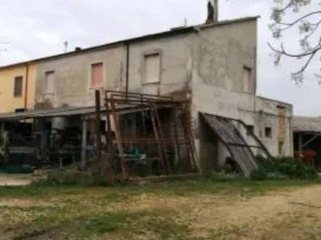 Terreno in vendita di 44549 m² in Via Santa Lucia