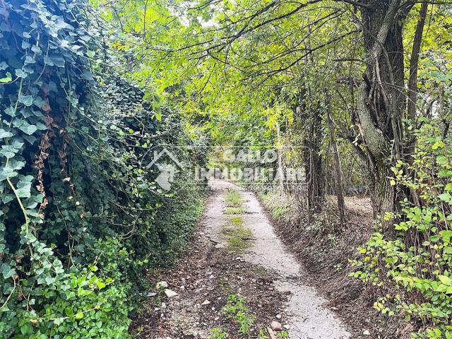 Terreno in vendita di 4488 m² in Via Annarumma