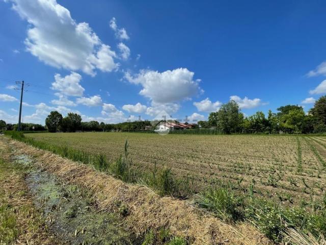 Terreno in vendita di 4496 m² in Via Ronchi Sinistra, 13