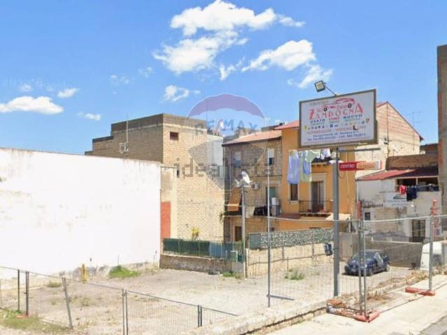 Terreno in vendita di 440 m² in Via Giacomo Santagati, 72