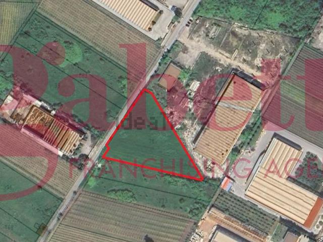 Terreno in vendita di 4590 m² in Via San Mennitto, 8