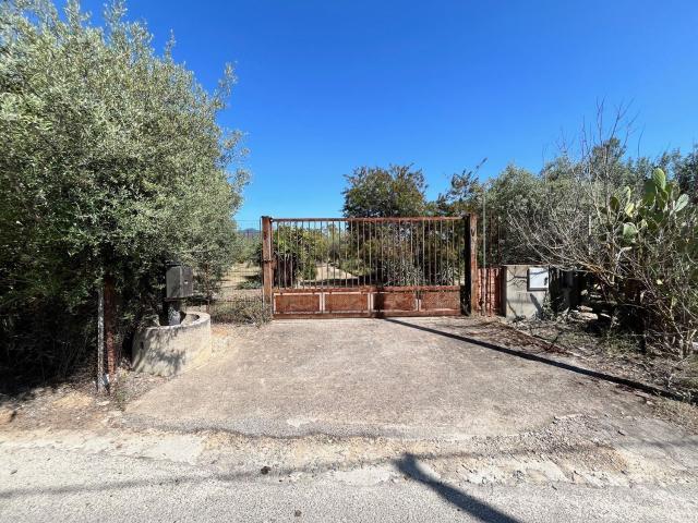 Terreno in vendita di 4500 m² in Via dei Ciclamini, 98