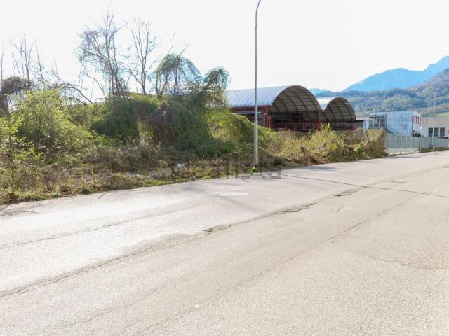Terreno in vendita di 4511 m²
