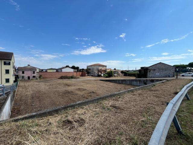 Terreno in vendita di 4660 m² in Via Roma, 5