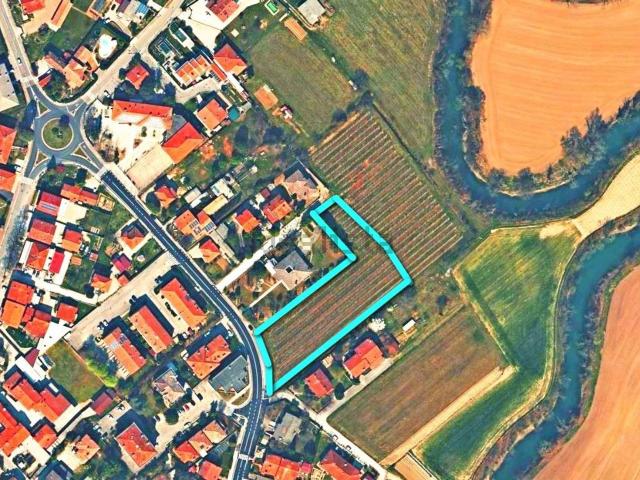 Terreno in vendita di 4670 m² in Via E. Toti, 78