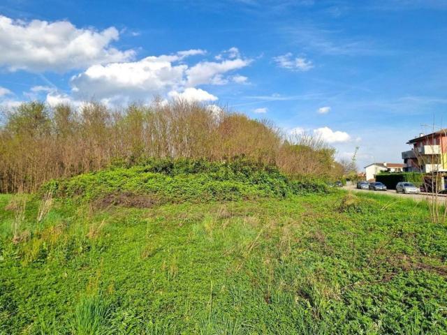 Terreno in vendita di 4604 m² in Via Vittorio Bachelet