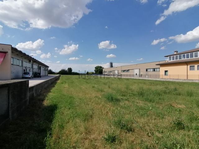 Terreno in vendita di 4746 m²