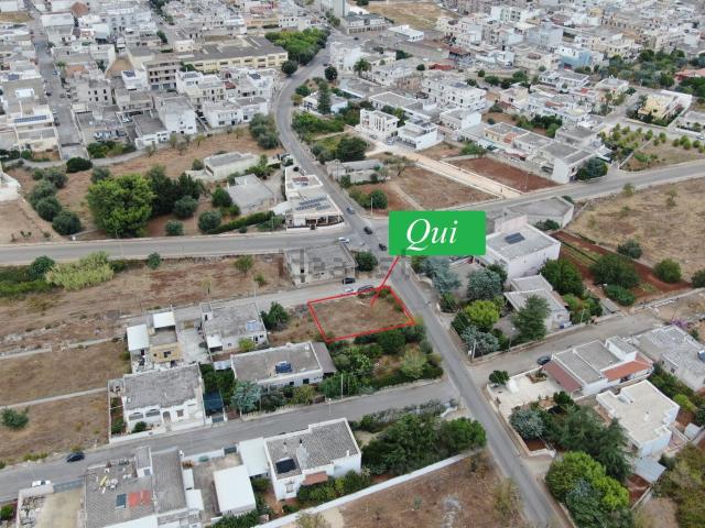 Terreno in vendita di 475 m² in Via San Michele Salentino, 41
