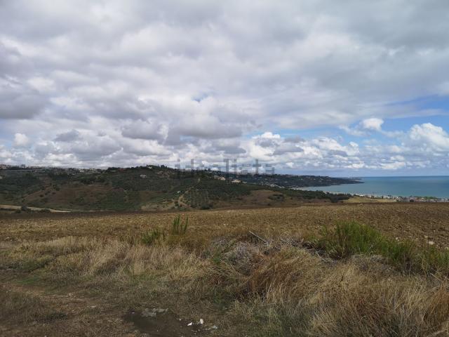 Terreno in vendita di 47000 m² in Via Montevecchio