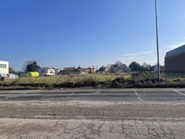 Terreno in vendita di 4847 m² in Via L. Einaudi, 1