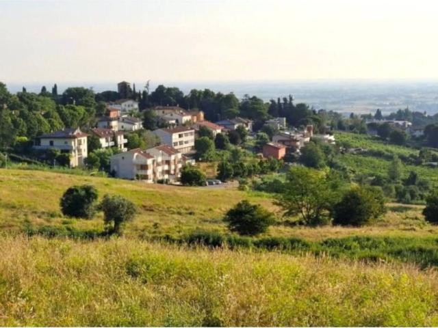 Terreno in vendita di 485 m² in Via Emilio Alessandrini