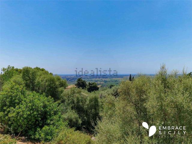 Terreno in vendita di 4960 m² in Via Siracusa, 103
