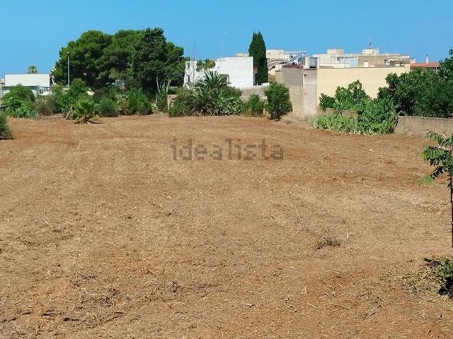 Terreno in vendita di 4900 m² in Via dei Giardini Fioriti