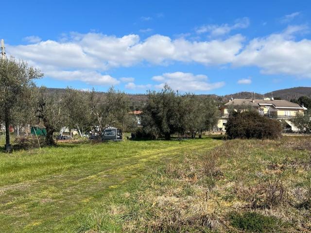 Terreno in vendita di 5000 m² in Via CASSIA