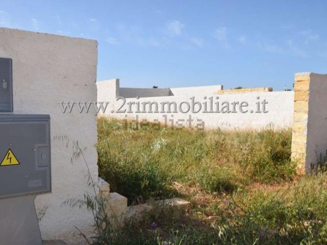 Terreno in vendita di 500 m² in Via del Mare