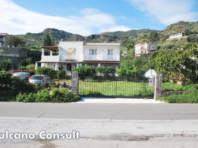 Terreno in vendita di 500 m² in Via Francesco Crispi, 134