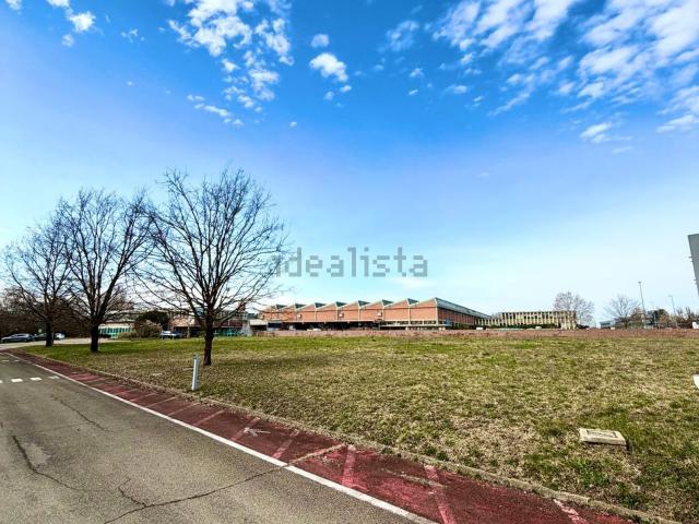 Terreno in vendita di 5019 m² in Via G. Di Vittorio, 14