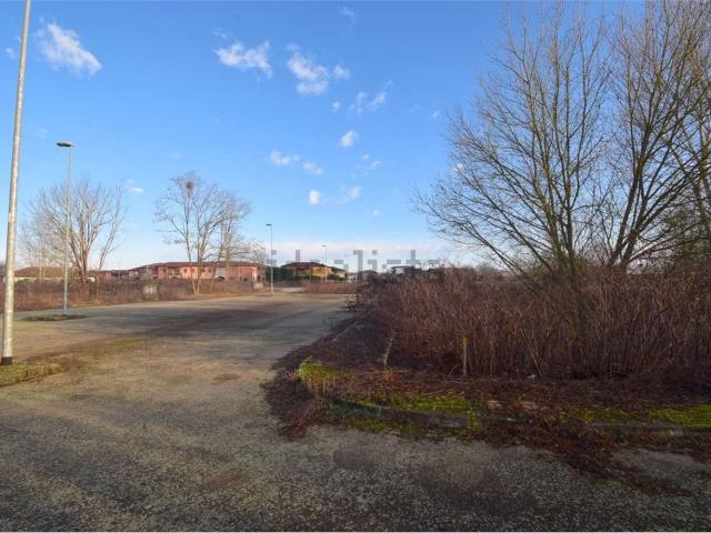 Terreno in vendita di 5350 m² in Via Luigi Carlo Caron