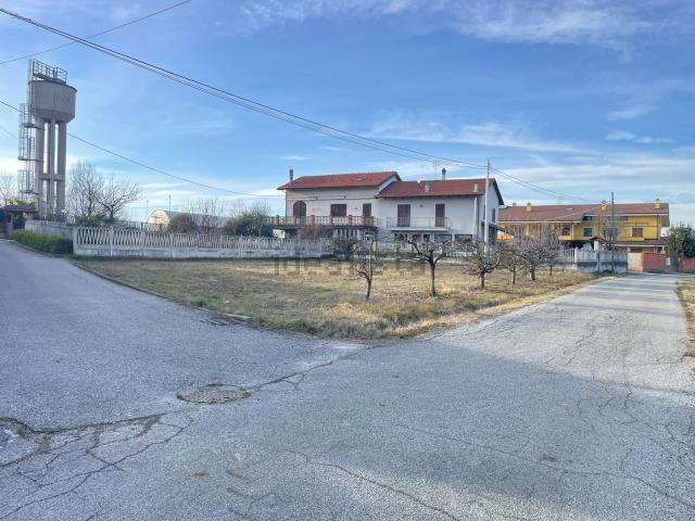 Terreno in vendita di 554 m² in Strada Pennaccini