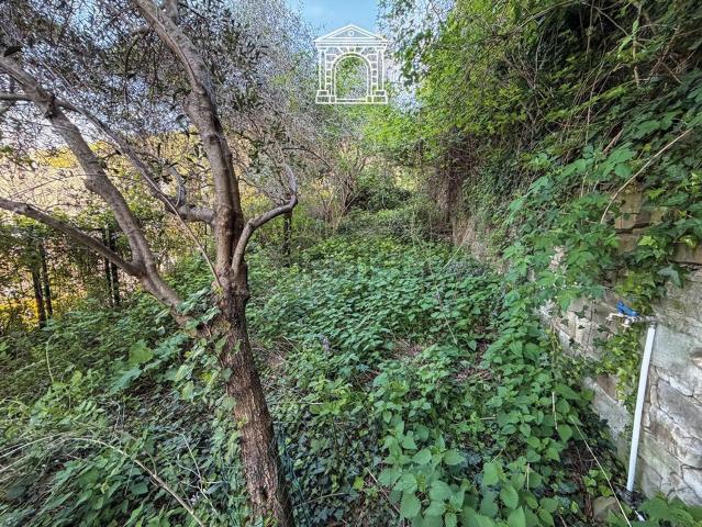 Terreno in vendita di 550 m² in Via Clivo Artemisio