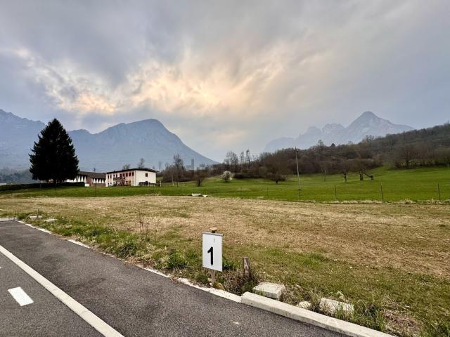 Terreno in vendita di 550 m² in Via degli Emigranti