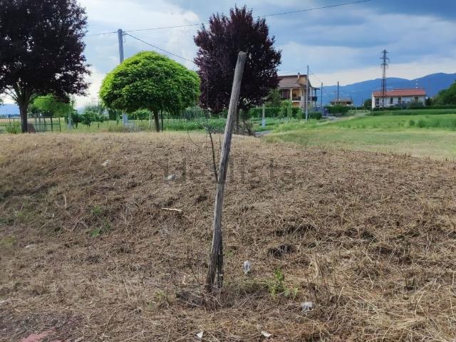 Terreno in vendita di 568 m² in Via Pratolungo